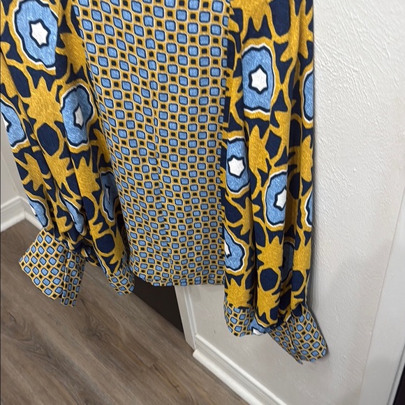 Chico's Black and White Graphic Ruffled Long Sleeve Blouse - Picture 4 of 6